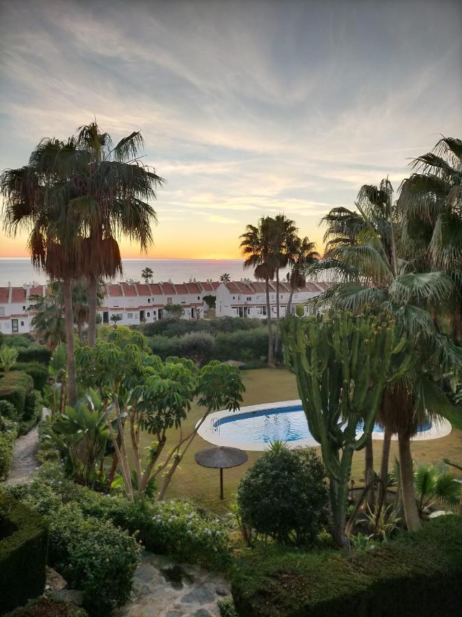 Appartement Met Zeezicht En Vlakbij Het Strand マニルバ エクステリア 写真