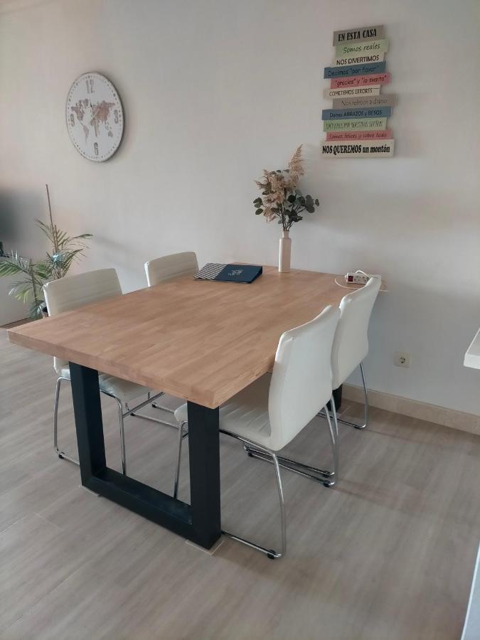 Appartement Met Zeezicht En Vlakbij Het Strand マニルバ エクステリア 写真