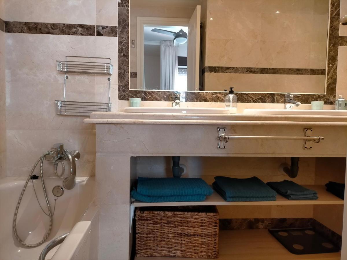 Appartement Met Zeezicht En Vlakbij Het Strand マニルバ エクステリア 写真