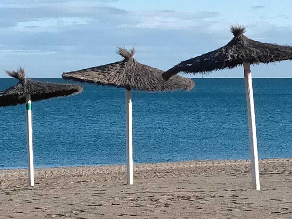 Appartement Met Zeezicht En Vlakbij Het Strand マニルバ エクステリア 写真