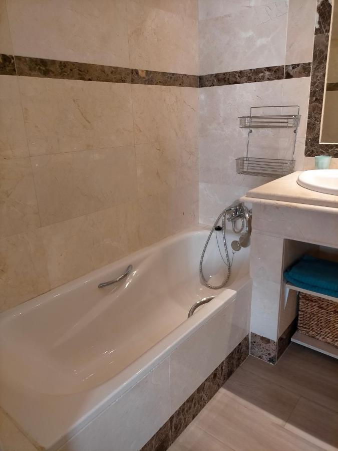 Appartement Met Zeezicht En Vlakbij Het Strand マニルバ エクステリア 写真